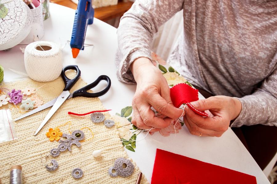 Make A Memorial Ornament For The Christmas Tree