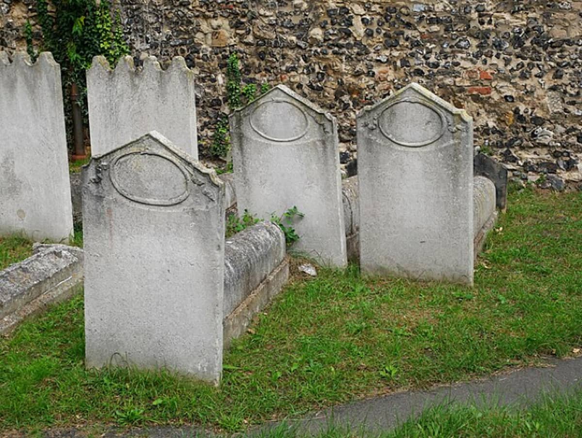 Ouroboros on a grave marker